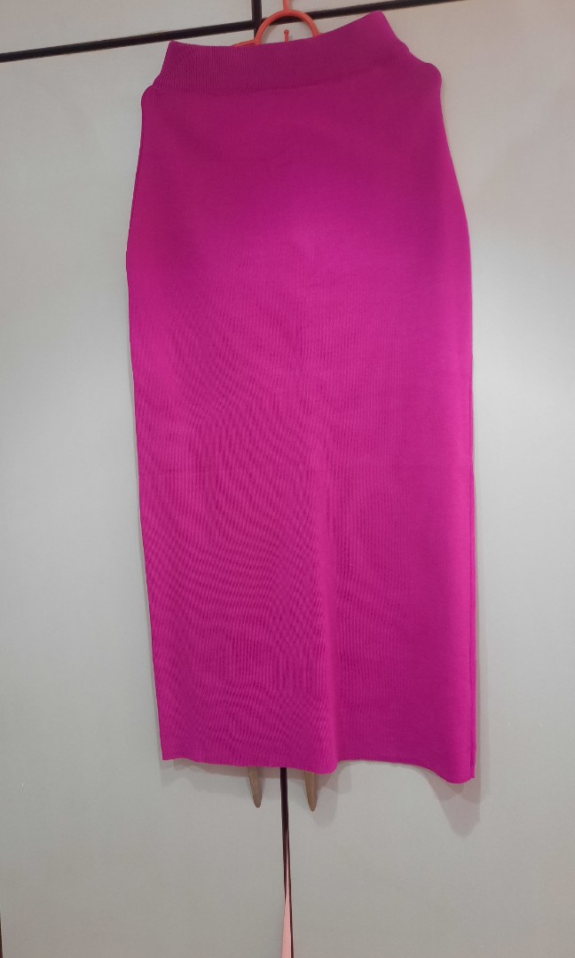 Skrit knitted, Women's Fashion, Bottoms, Skirts on Carousell