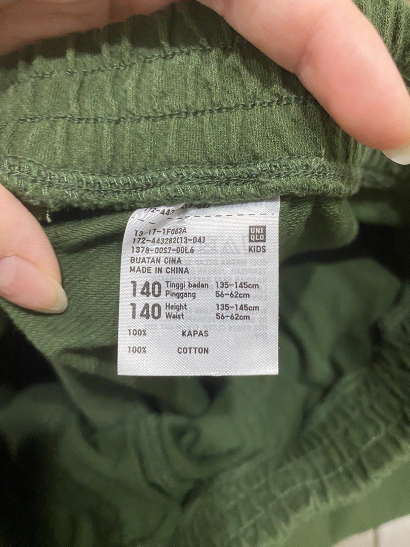 UNIQLO green cargo pants on Carousell