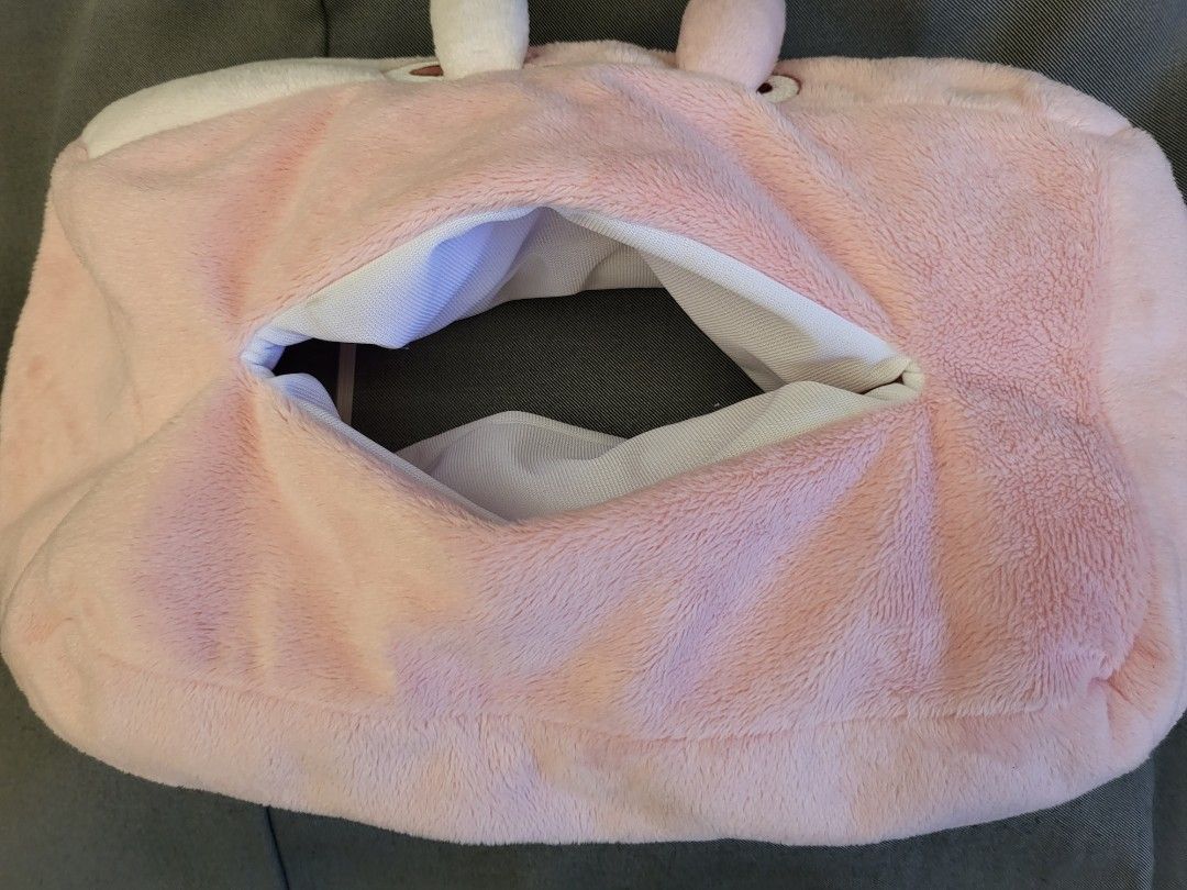 Usavich Kirenenko Tissue Holder (Category: Other Home Decor) located in San Fernando. Submitted by jpmarketplace2023 (Listing ID 1249548853, Image 3). Description: -Usavich Kirenenko tissue holder for only PHP200 -Authentic from Japan.