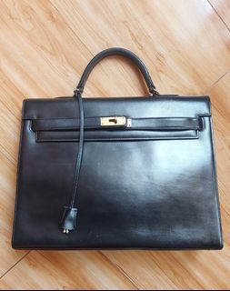 Louis Vuitton - Vintage Black Epi Leather Sac Seau Shoulder - Catawiki