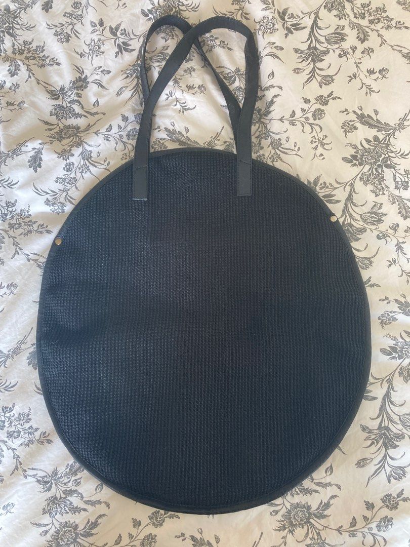 Whistles round bag store