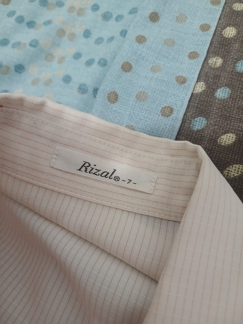wrinkle free buttondown (high quality, formal, office) (Category: Longsleeves) located in Magalang. Submitted by mikay__ (Listing ID 1249575762, Image 3). Description: im selling this office top it's a nice buttondown and it's wrinkle free - halos wash and wear to sakin :) color is very pale cream/pink/white best fits small to medium i can send measurements and other pics via chat rfs: i dont go to the office anymore.