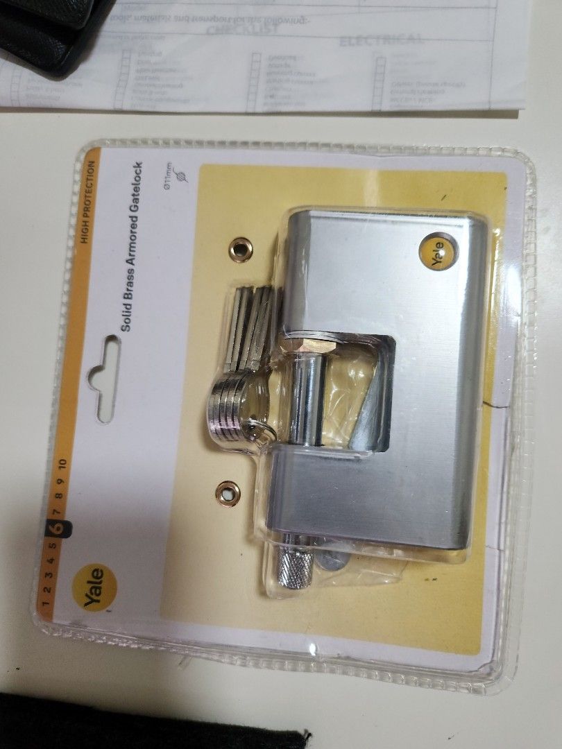 YALE SOLID BRADS ARMORED GATELOCK, Furniture & Home Living, Security