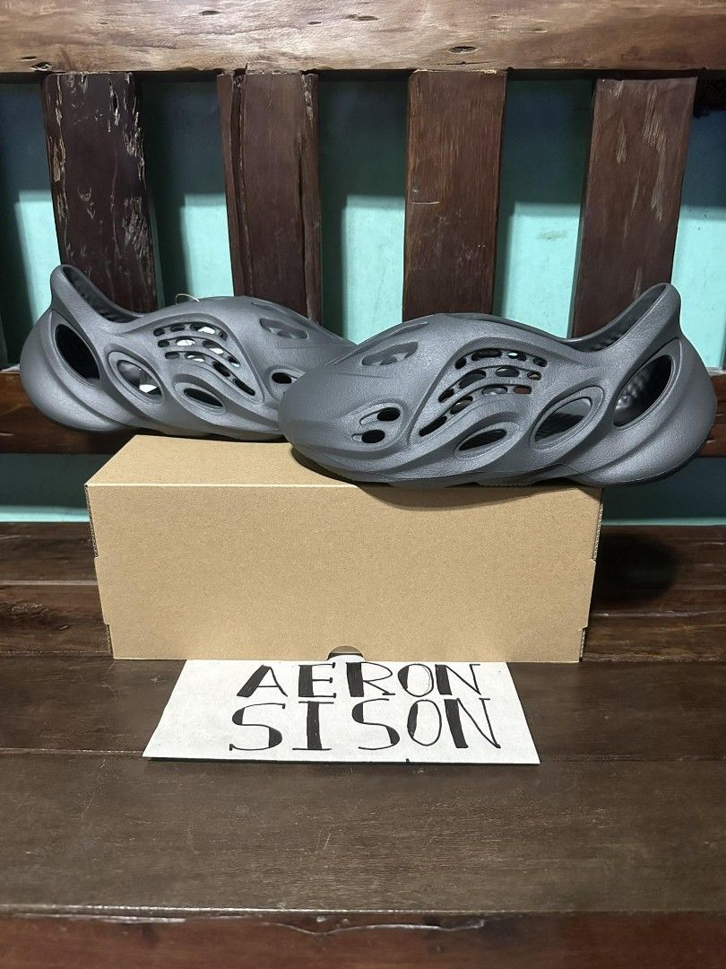 Yeezy Foam RNNR Carbon sizes 5US/6W-6.5W, 7US/8W-8.5W, 8US/9W-9.5W, Men's  Fashion, Footwear, Sneakers on Carousell