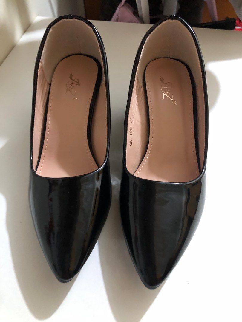 2 INCH BLACK SHOES (Category: Heels) located in Quezon City. Submitted by _rosizzle (Listing ID 1249676967, Image 2). Description: BRAND NEW NEVER WORN - size 35 - 2 inch heels - comes in a box - perfect for students .
