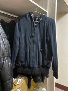 黑色連帽外套
