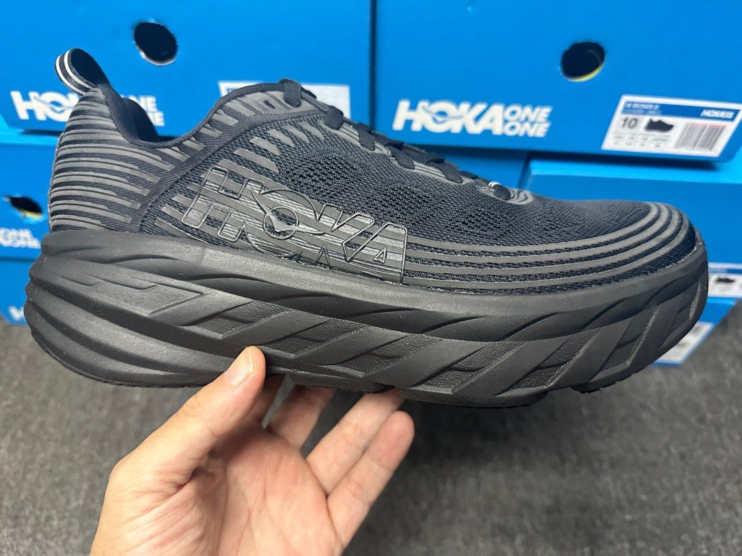 現貨全新Hoka Bondi 6 Black 黑色全黑跑鞋絕版, 男裝, 鞋, 波鞋- Carousell