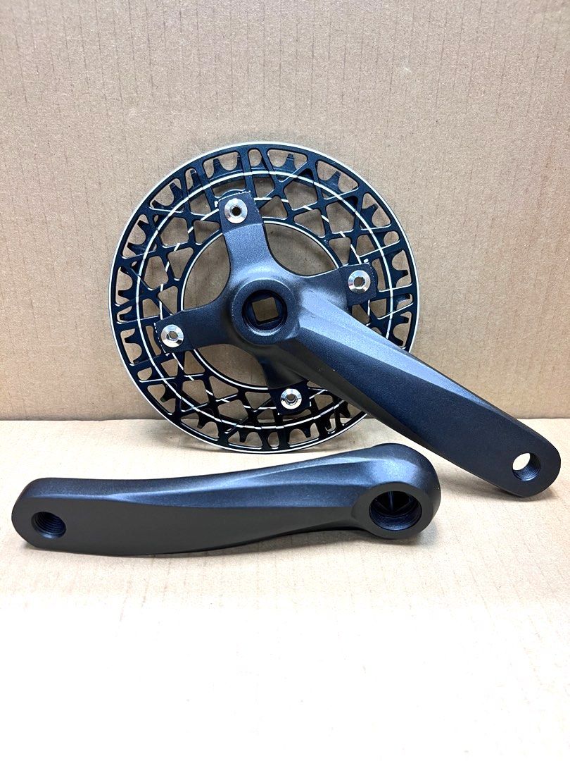 Square drive crankset outlet