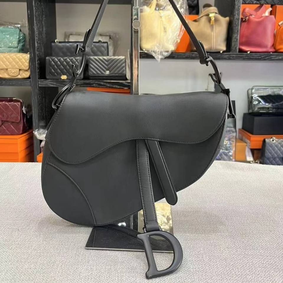 Dior Saddle Bag in black (Medium), Luxury, Bags & Wallets on Carousell