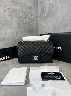 💯 Authentic Chanel Mini Rectangular Chevron, Luxury, Bags & Wallets on  Carousell