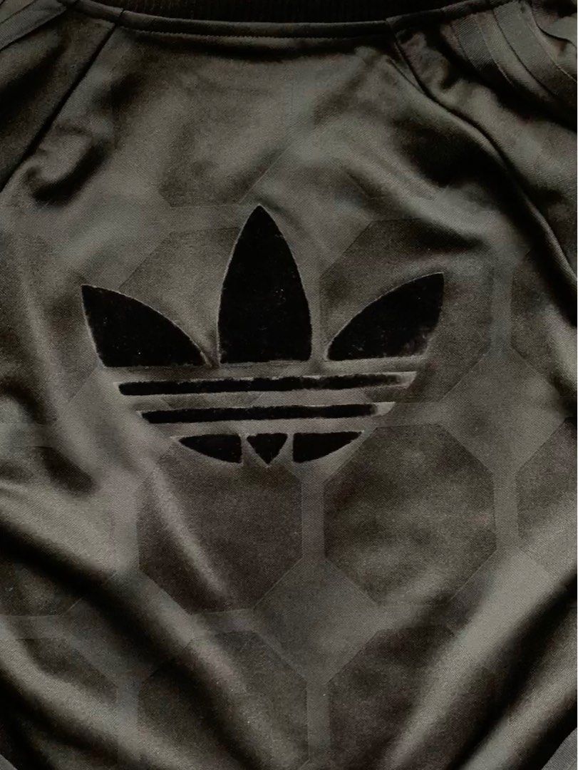 Adidas jacket color sales illusion