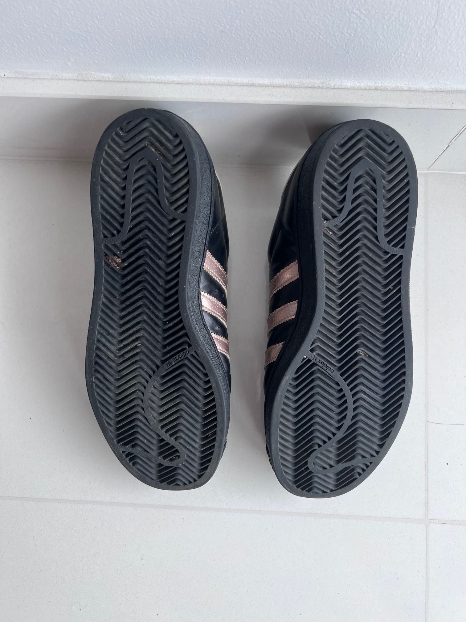 Adidas superstar metallic 2025 rose gold stripes