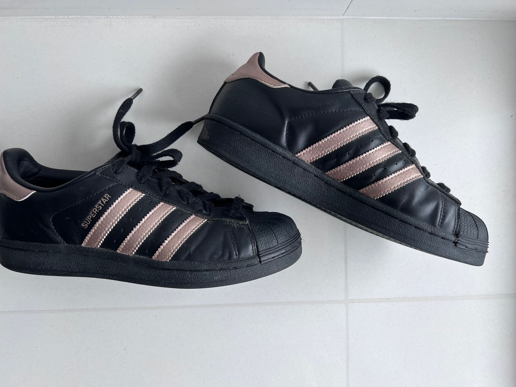 Adidas superstar black rose gold 2025