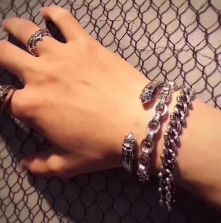ブレスレット ALEXANDER MCQUEEN 925 SILVER BRACELET Alexander McQueen Silver Small Shaded Quartz Bracelet