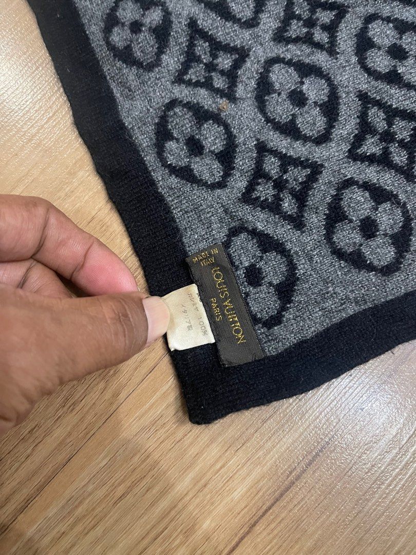 Louis vuitton hot sale scarf authentic
