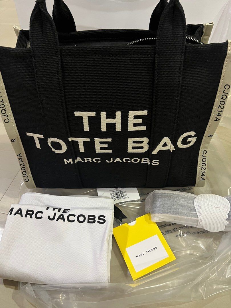 Size Comparison of MARC JACOBS THE TOTE BAGS (canvas) #marcjacobs