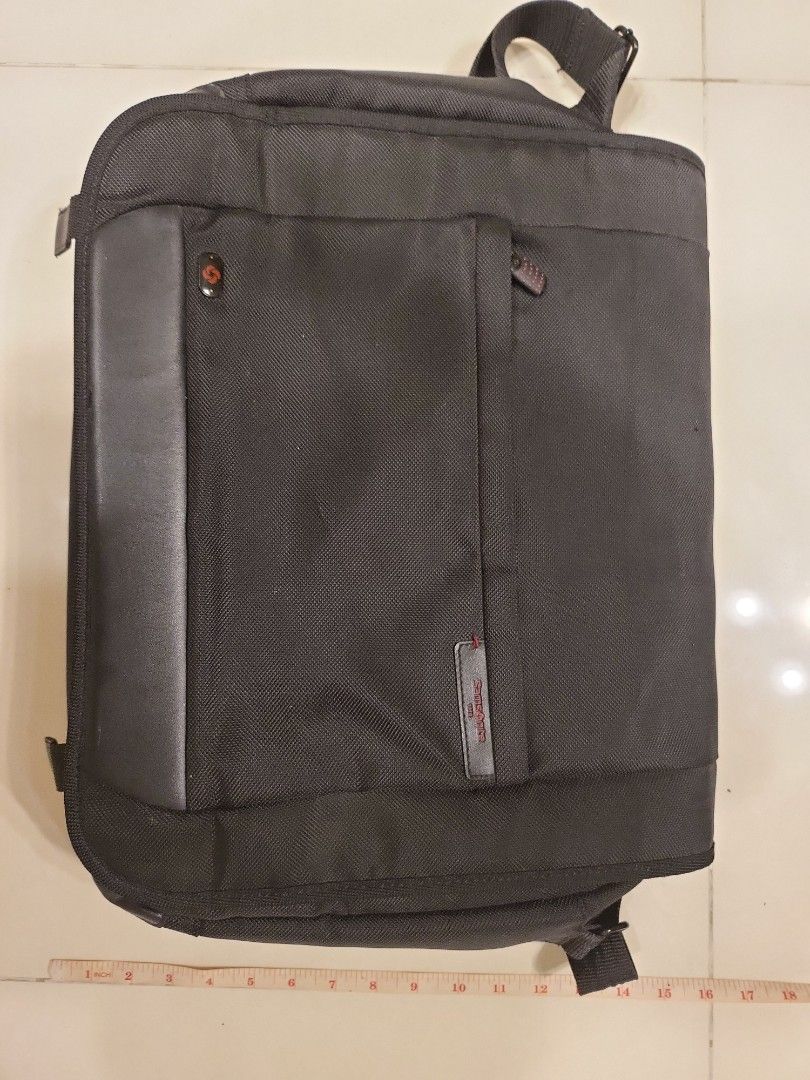 Authentic Samsonite large sized sling (Category: Laptop Bags & Sleeves) located in Quezon City. Submitted by oddmountain_01ac99 (Listing ID 1249737110, Image 1). Description: Samsonite durable lightly used large sized computer shoulder bag. Fits 17.5 in laptop..