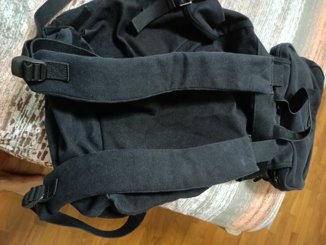Backpack (Category: Backpacks) located in Singapore. Submitted by lh5757 (Listing ID 1249729877, Image 3). Description: .