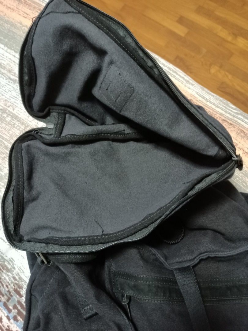 Backpack (Category: Backpacks) located in Singapore. Submitted by lh5757 (Listing ID 1249729877, Image 6). Description: .