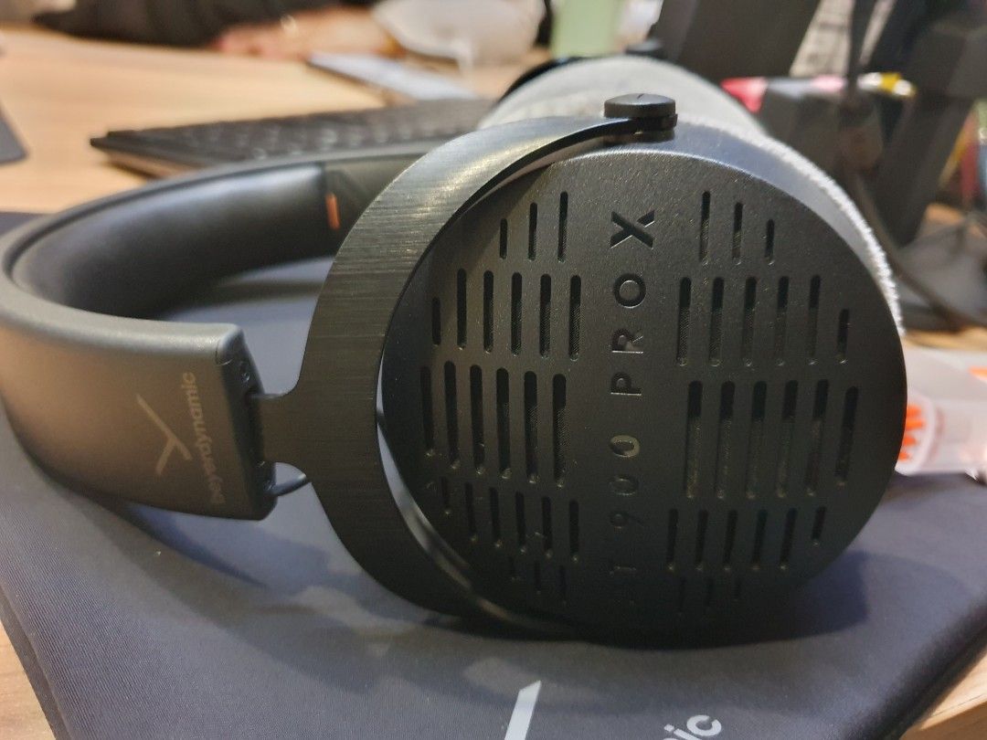 Dt1900 headphones top