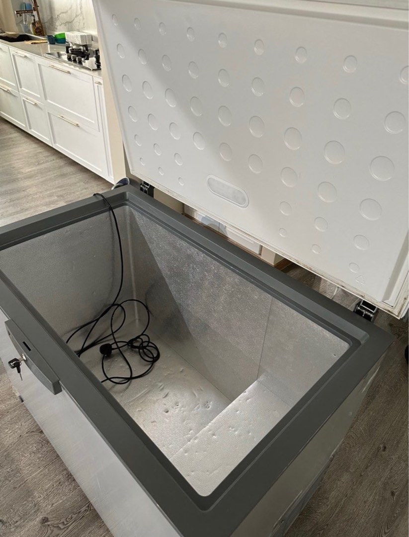 Big Chest Freezer 300L EuropAce deluxe, TV & Home Appliances, Kitchen