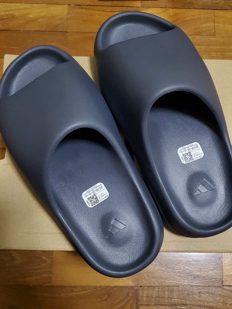 BNIB Adidas Yeezy Slides Slate Grey UK7