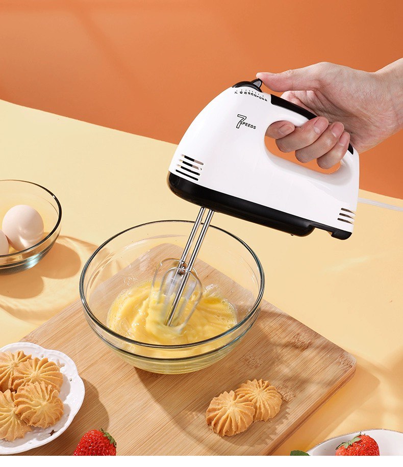 Brand new 7 speed auto mixer with free pastry bags and egg separator ...