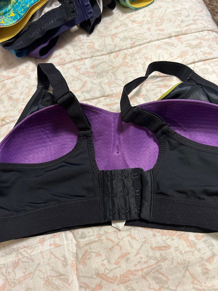 Branded padded sports bra size 34B, Women's Fashion, Activewear on