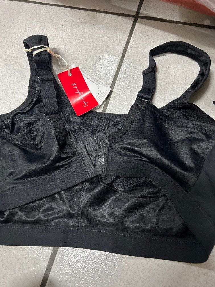Branded sports bra 36F, Women's Fashion, Activewear on Carousell