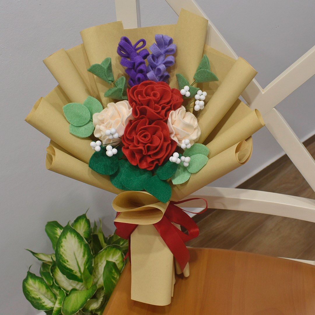 Hand bouquet, Hobbies & Toys, Stationery & Craft, Flowers & Bouquets on  Carousell
