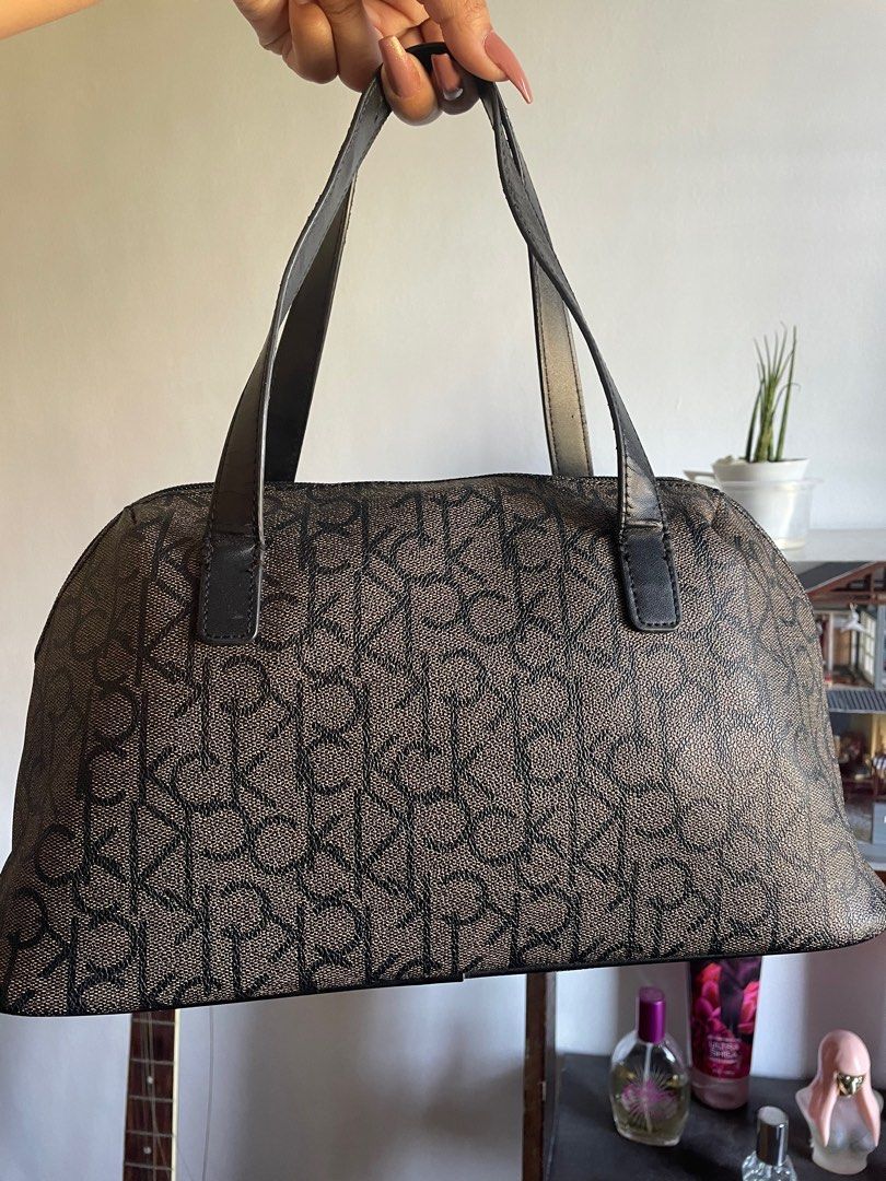 Calvin Klein Black Brown monogram bag (Category: Luxury Bags & Wallets) located in Bacoor. Submitted by bagyalriri (Listing ID 1249715530, Image 1). Description: Bought this when I was in the US. Selling Super low already. Hmu.