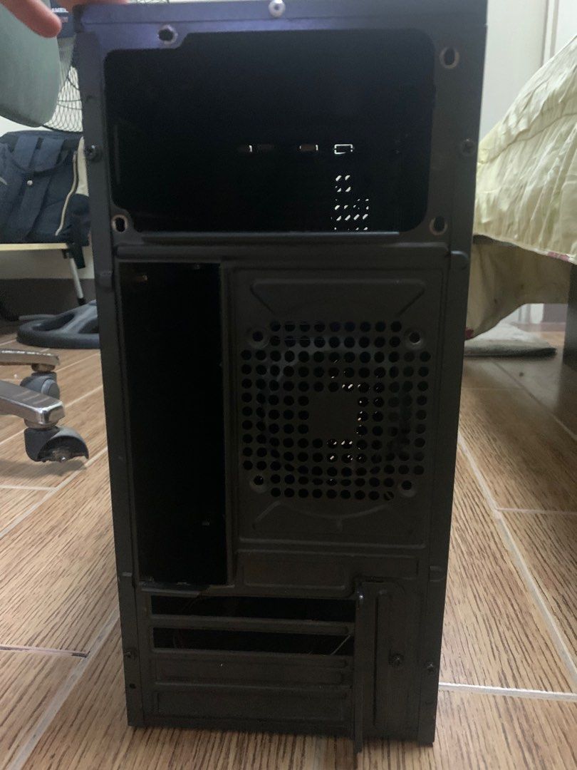 CASE WITH CPU COOLER (Category: Computer Parts) located in Manila. Submitted by owiiiiii (Listing ID 1249648027, Image 3). Description: CASE -issue: di gumagana buttons and usb slot sa harap, pwede mag improvised ng button for switch include ko nalang -gumagana mga saksakan sa likod -kulang mga screws -rfs: upgrade CPU COOLER -no issue -halos bago pa .