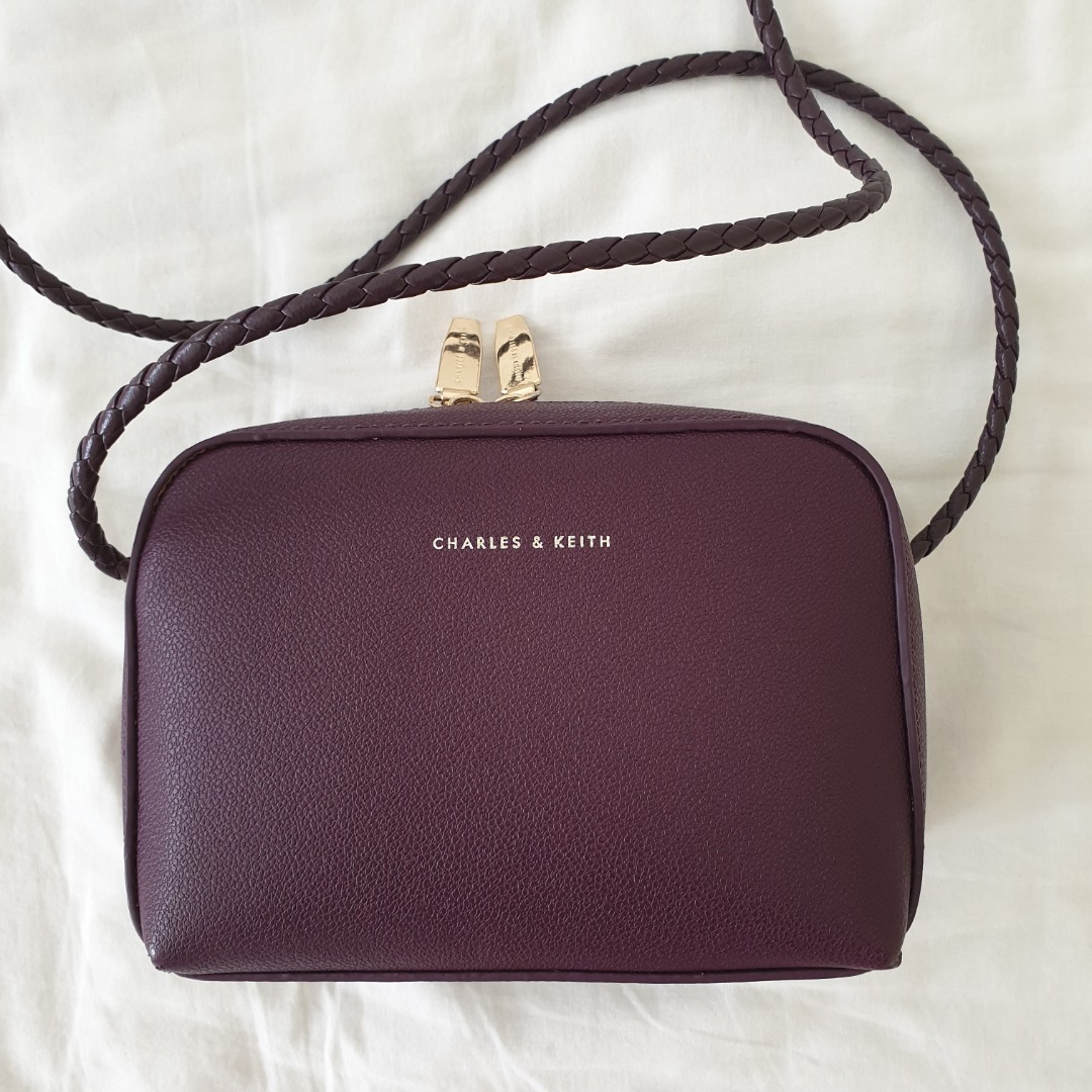 Please read Sila baca Charles Keith Small Crossbody Bag