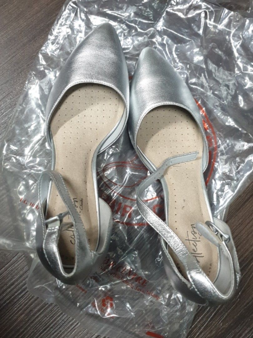 CLARKS HEELS METALLIC SILVER LEATHER