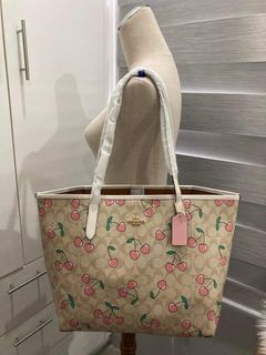(Category: ) located in . Submitted by maiyasluxurybagshoppe (Listing ID 1249682894, Image 1). Description: .
