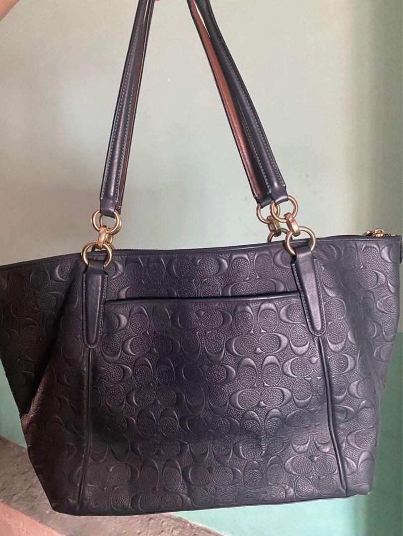Coach Debossed Tote Ava (Category: Luxury Bags & Wallets) located in Manila. Submitted by jenmarierivera (Listing ID 1249731018, Image 2). Description: .