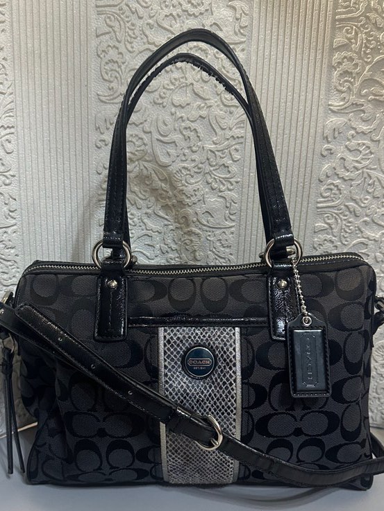 Furla Ariana Leather Black Tote, Luxury, Bags & Wallets on Carousell