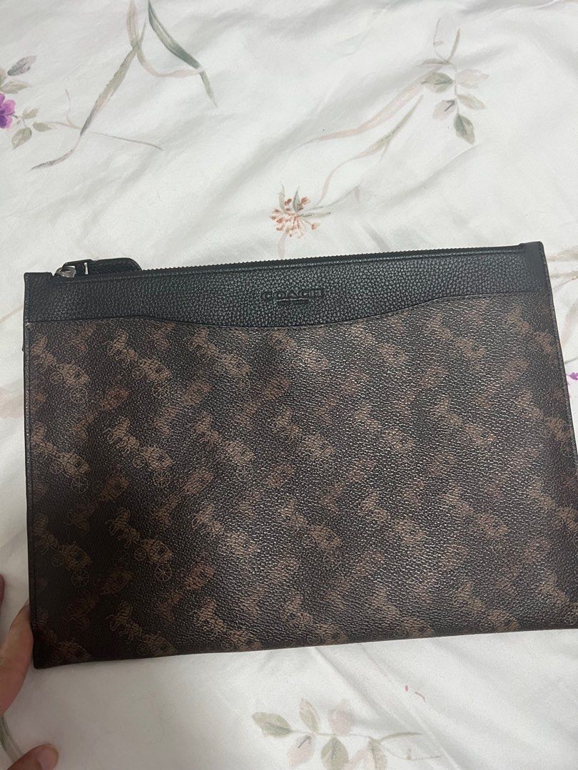 Coach Men clutch bag (Category: Bags & Wallets) located in Singapore. Submitted by amiry99is (Listing ID 1249699595, Image 1). Description: Like new men clutch bag. Price negotiable .