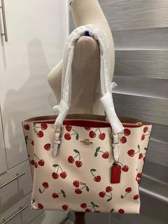 (Category: ) located in . Submitted by maiyasluxurybagshoppe (Listing ID 1249682545, Image 1). Description: .