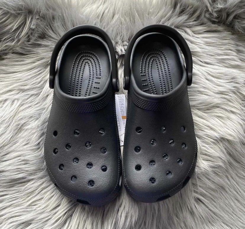Black crocs hotsell size 8