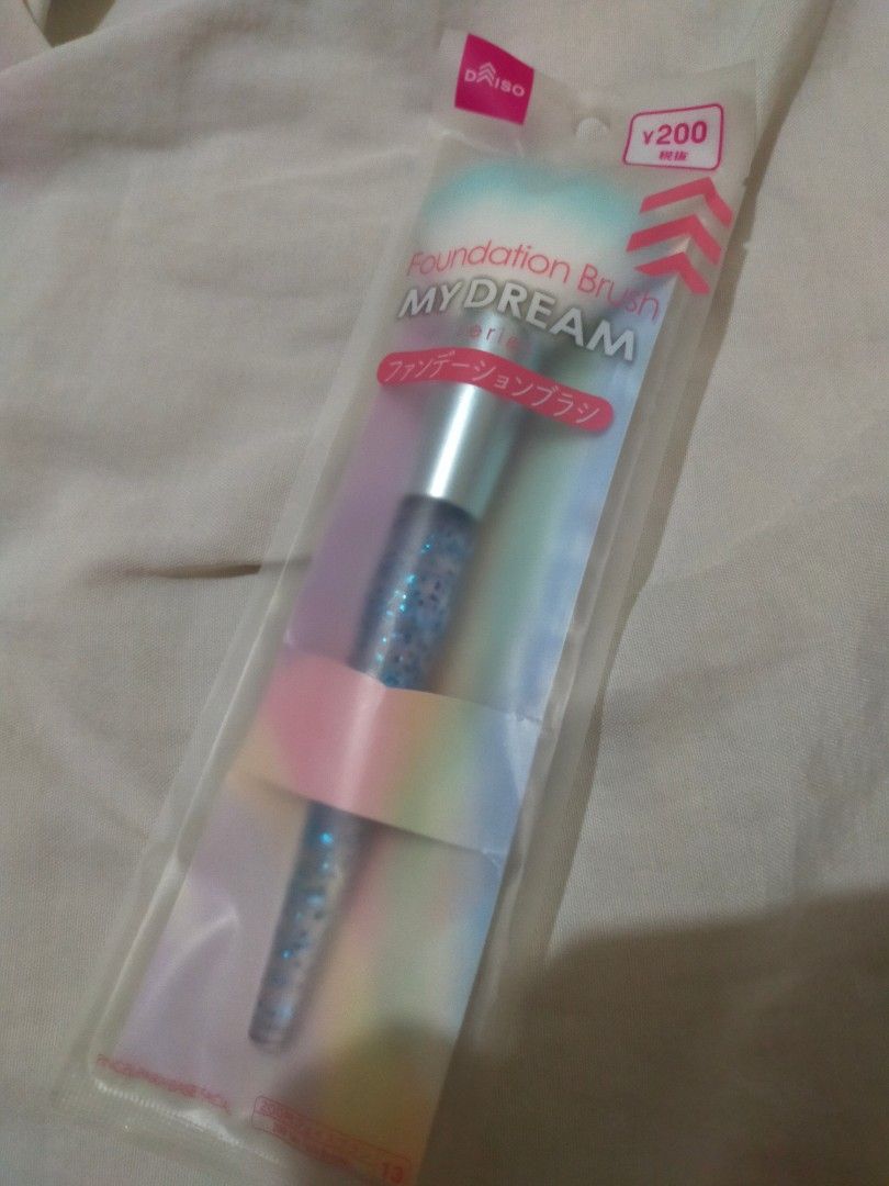 daiso makeup foundation brush on Carousell