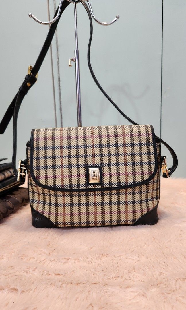 DAKS sling bag Women s Fashion Bags Wallets Shoulder Bags on