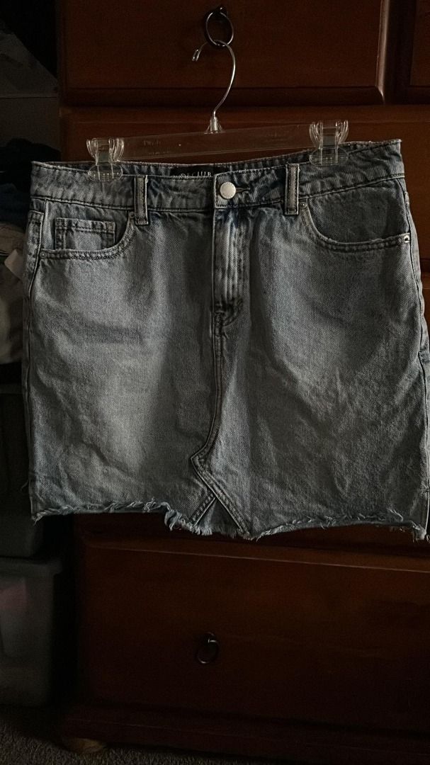 Decjuba Skirt (Category: Women's Clothes) located in Melbourne. Submitted by ecochicka (Listing ID 1249662333, Image 1). Description: marked a size 14.