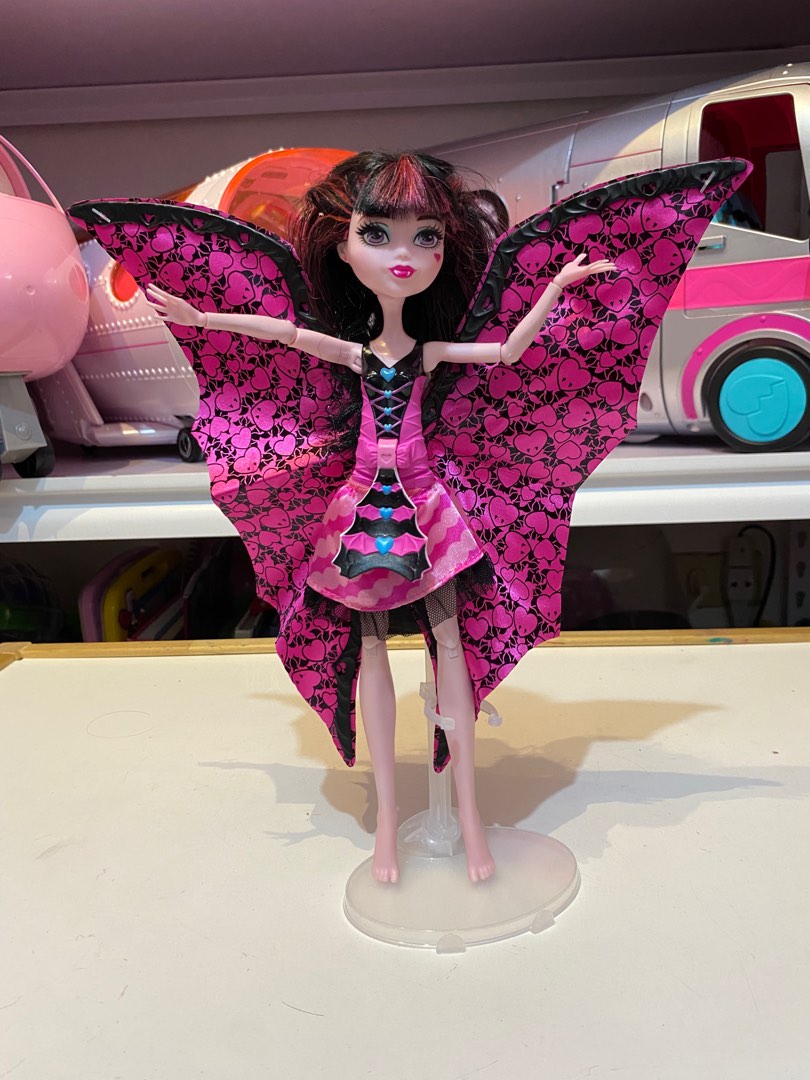 Monster High Ghoul-To-Bat Transformation Draculaura Doll 