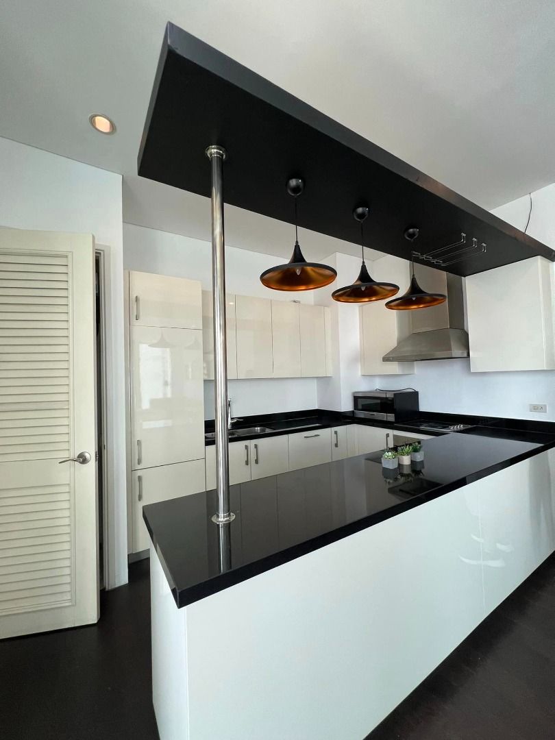 FOR RENT Spacious 2 bedroom in Trump Tower, Kalayaan Avenue, Makati