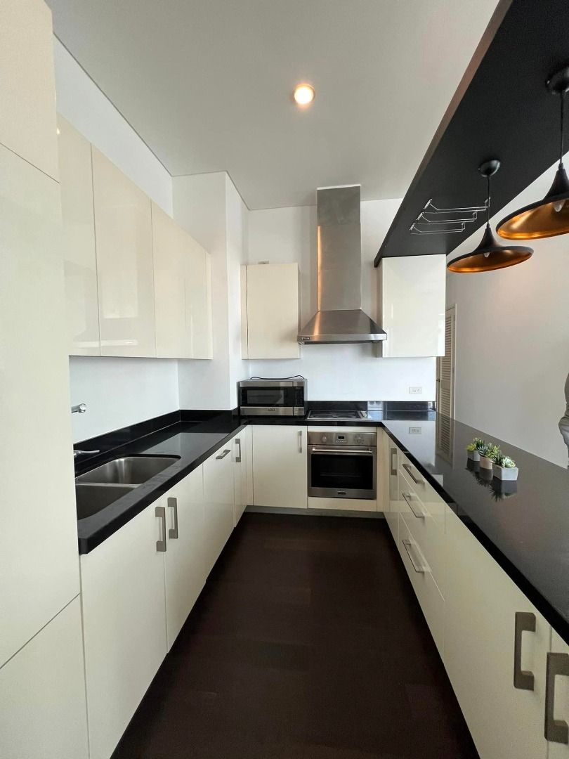 FOR RENT Spacious 2 bedroom in Trump Tower, Kalayaan Avenue, Makati