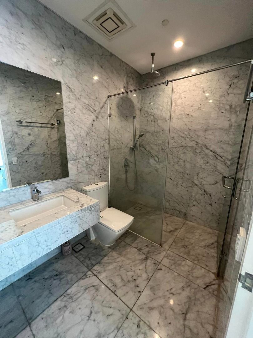 FOR RENT Spacious 2 bedroom in Trump Tower, Kalayaan Avenue, Makati