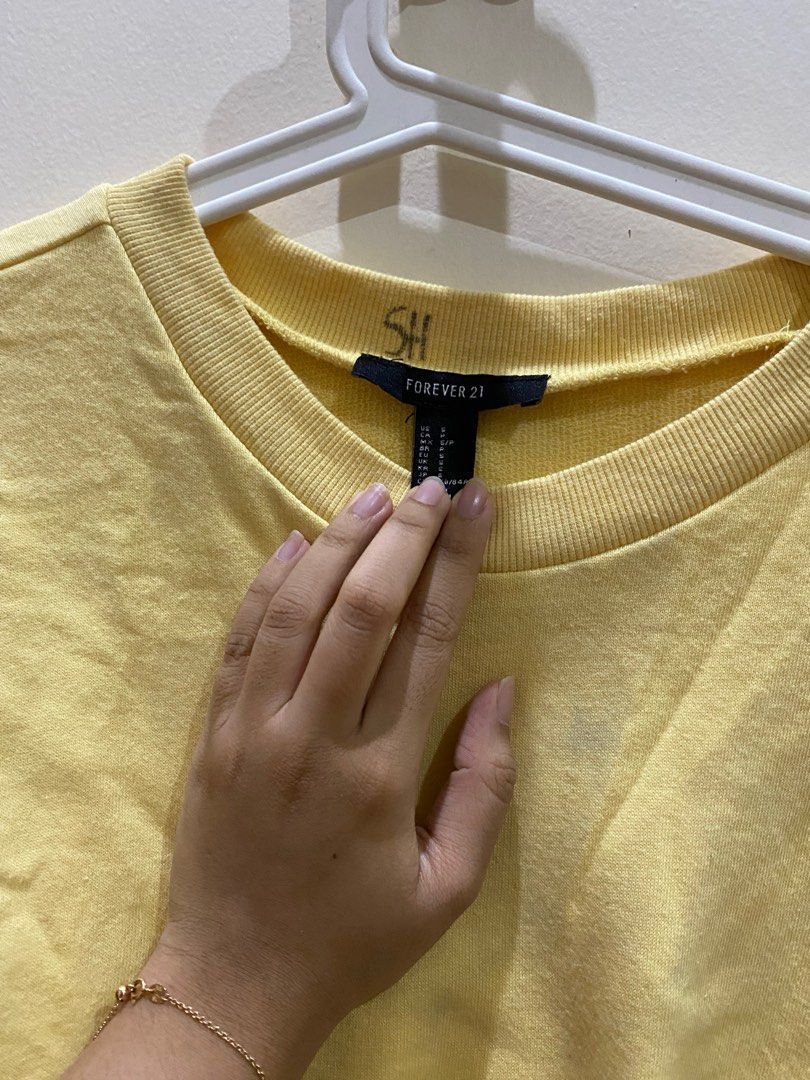 FOREVER 21 yellow sweatshirt Fesyen Wanita Pakaian Wanita