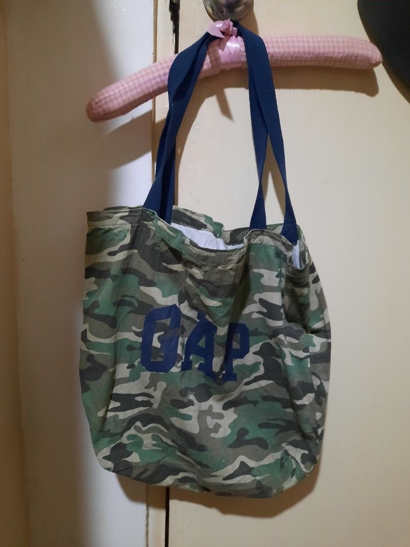 Gap camo cheap tote bag