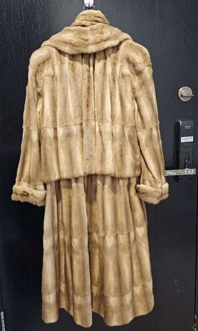 Ermine fur cape store